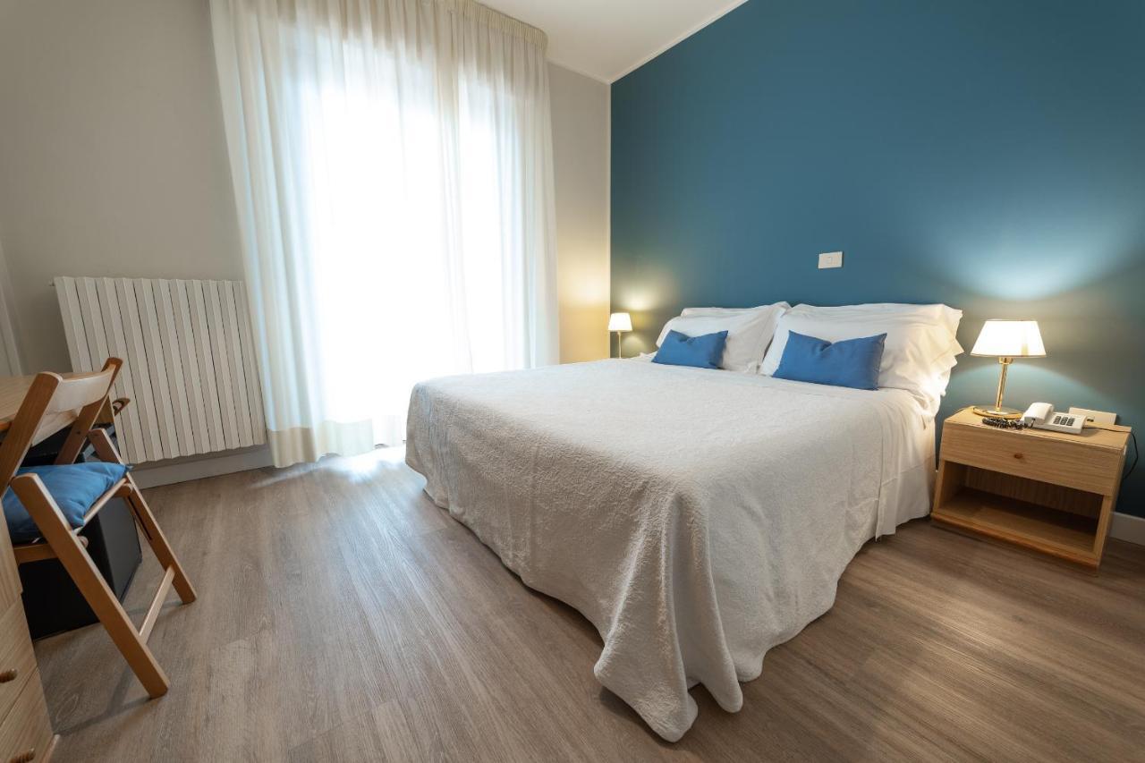 Hotel La Vela Пасиняно сул Тразимено Екстериор снимка